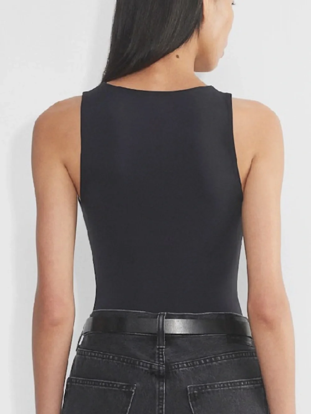 Aritzia Women S Black Sleeveless Crewneck Ruched Contour Shono Tank Top NWOT